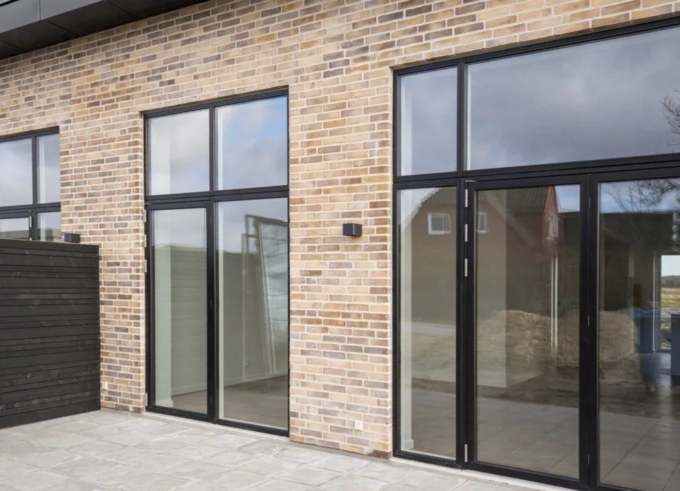 Fantastisk og nyopført rækkehus i et plan med have  14